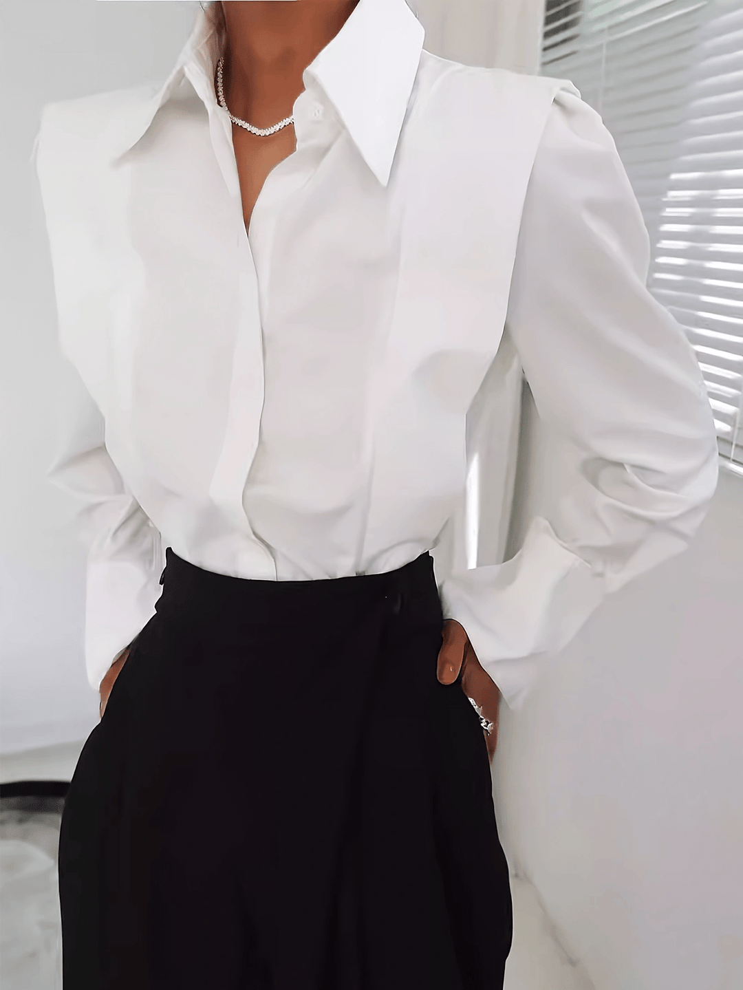 Annemarie | Elegante Hemdbluse mit Knopfleiste