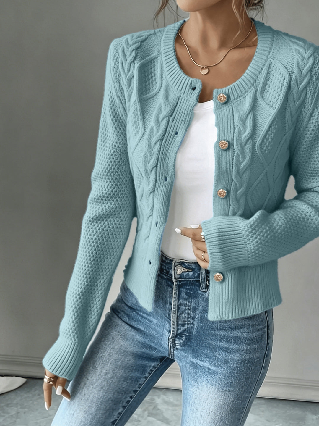 Agnes | Elegante Strickjacke mit Zopfmuster