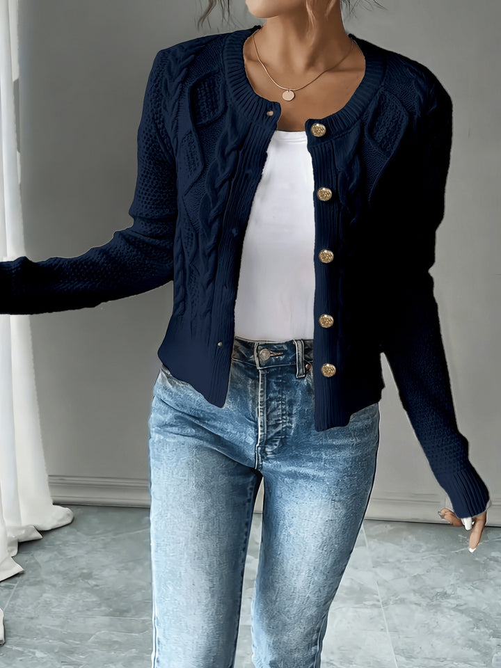 Agnes | Elegante Strickjacke mit Zopfmuster