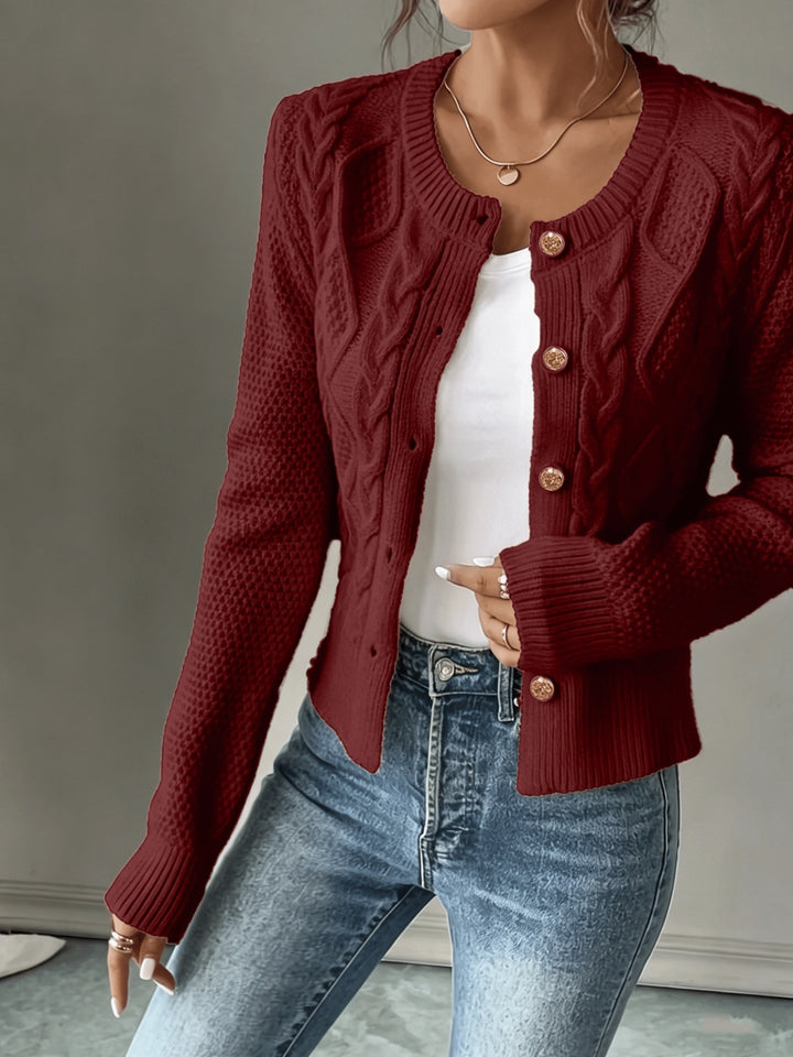 Agnes | Elegante Strickjacke mit Zopfmuster