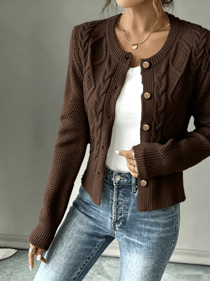 Agnes | Elegante Strickjacke mit Zopfmuster