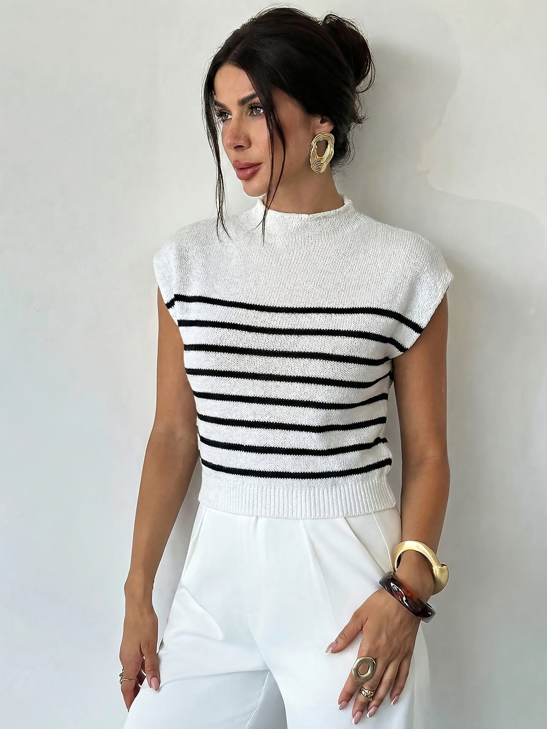 Ute | Elegantes Kurzarm-Top mit Stehkragen