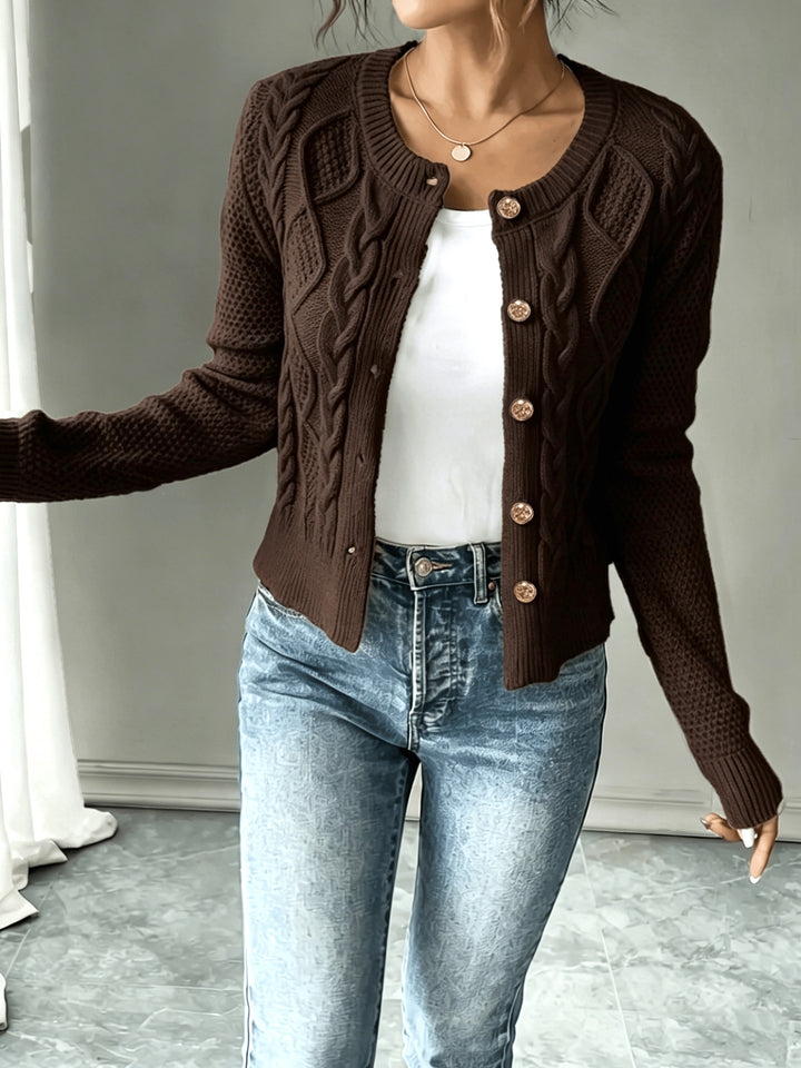 Agnes | Elegante Strickjacke mit Zopfmuster