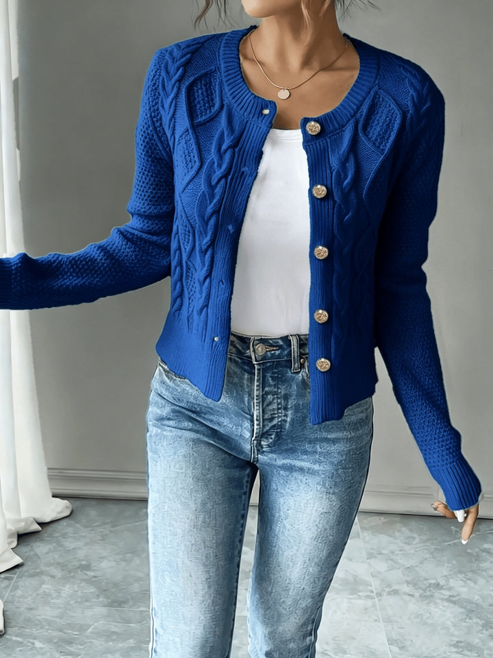 Agnes | Elegante Strickjacke mit Zopfmuster