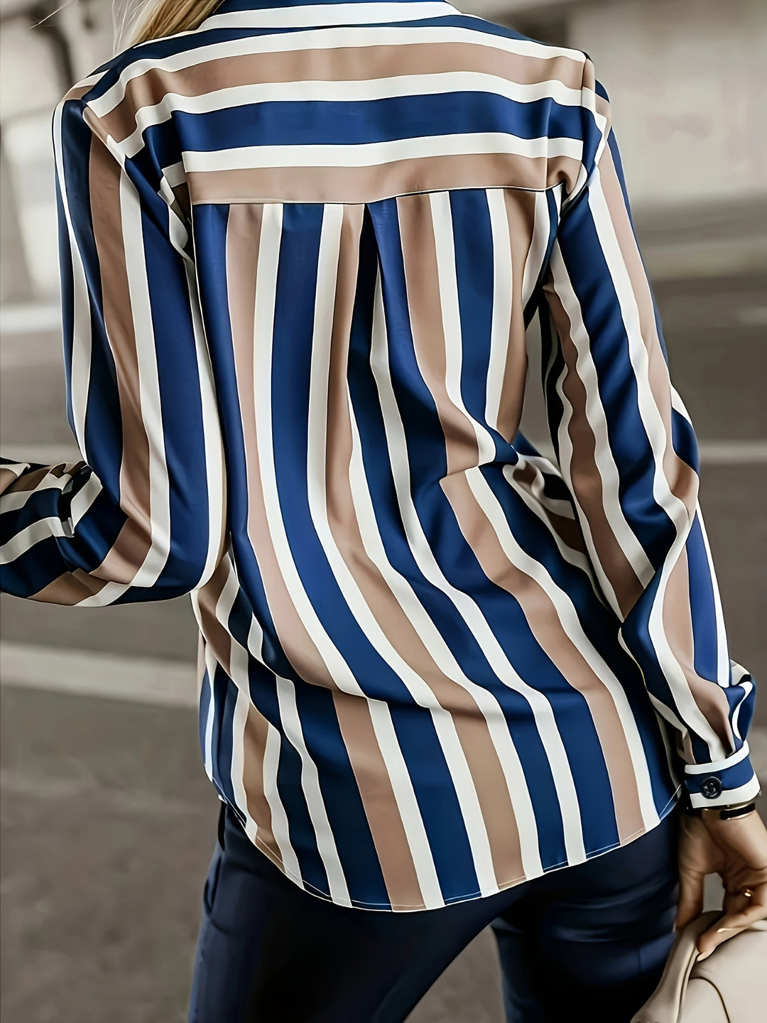 Ines | Elegante Streifenbluse mit Knopfleiste