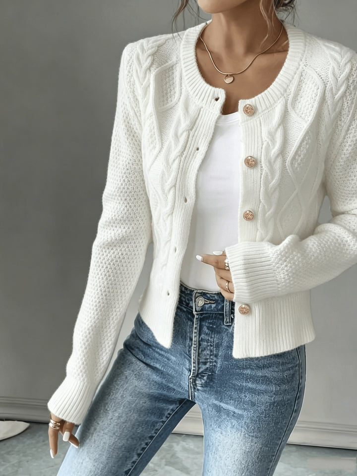 Agnes | Elegante Strickjacke mit Zopfmuster