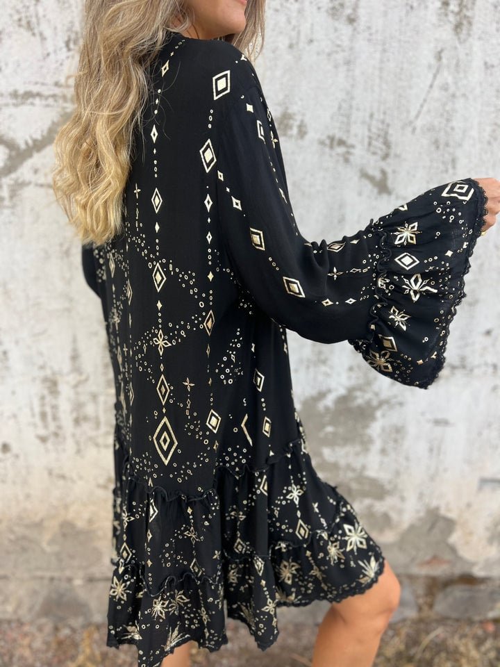 Elfriede | Damen Boho Stufenkleid V-Ausschnitt Dreiviertel-Ärmel