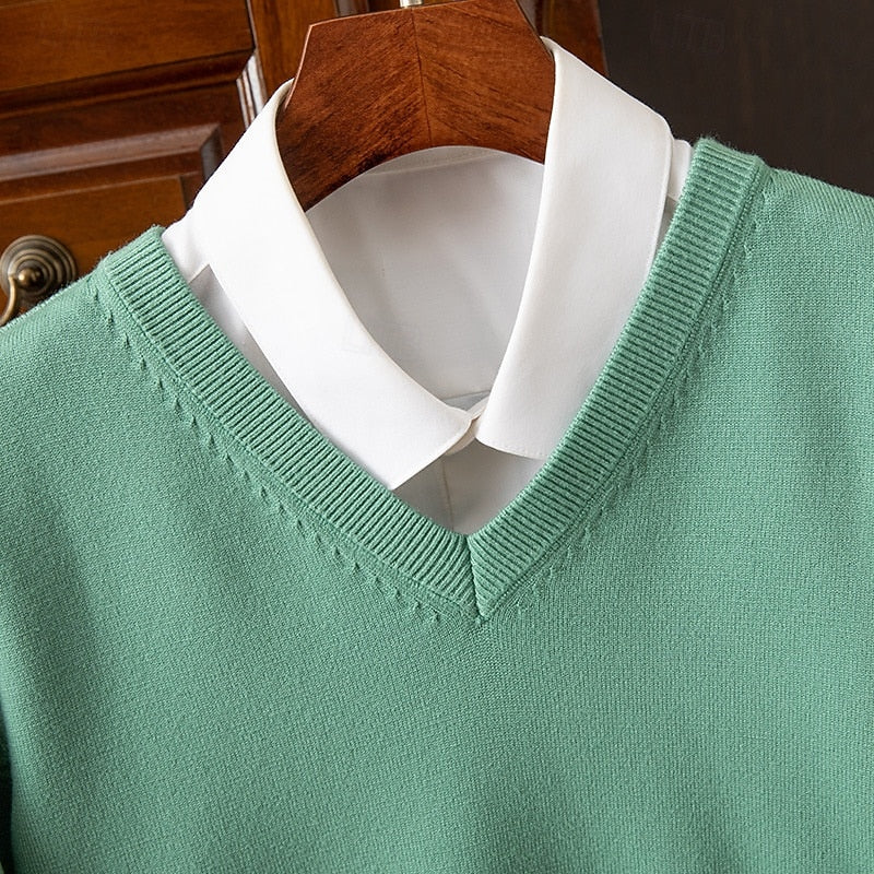 Dietmar | Klassischer Pullover mit V-Ausschnitt